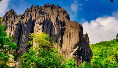 Yana Caves! A Thrilling Blend of Geological Wonder and Spiritual Significance