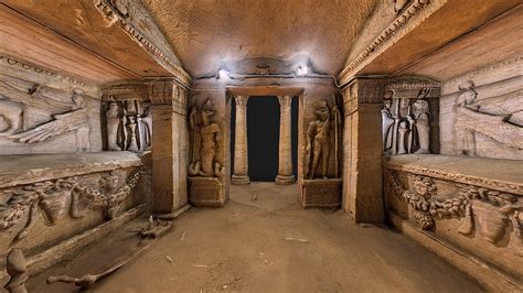  Catacombs of Kom el Shoqafa: An Unconventional Journey Through Time and Eternity!