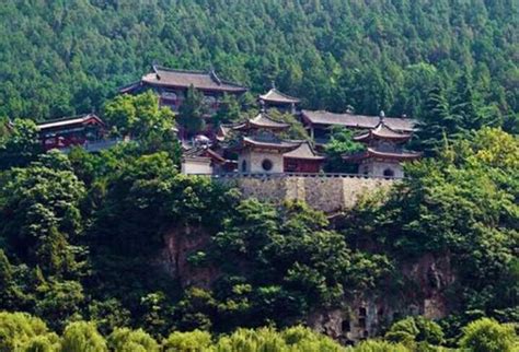 Giant Buddha of Xiangshan Temple: Ancient Majesty Meets Tranquil Serenity!