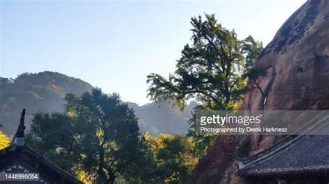 The Magnificent Qianshan Temple Complex Offers Breathtaking Mountain Views and Cultural Insight!