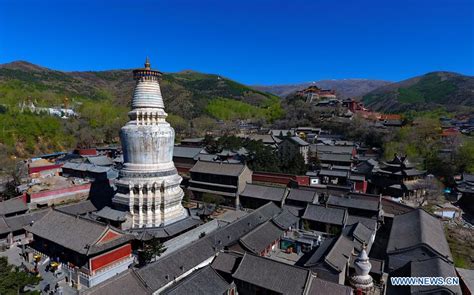 Mount Wutai's Ancient Temples and Breathtaking Peaks Offer Spiritual Tranquility!