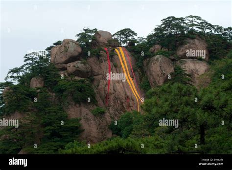 Qianshan Mountain Scenic Area Breathtaking Views and Ancient Temples Await Exploration!