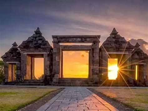 Ratu Boko Palace Ruins: A Majestic Echo of Past Splendor and Enigmatic Mysteries!