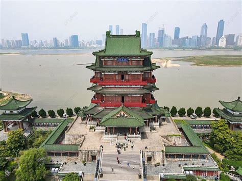 Tengwang Pavilion! A Majestic Ode to History and Exquisite Jiangxi Beauty!