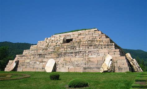  The Ancient Tombs of Tonghua: Unraveling Centuries of History and Intrigue!