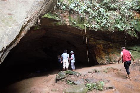  The Ogbunike Caves: A Journey into Prehistoric Majesty and Cultural Enigma!