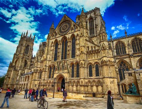 The York Minster: A Majestic Gothic Cathedral Steeped in History and Architectural Brilliance!