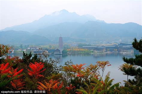 Yingshan Mountain Scenic Area: An Enchanting Oasis of Majestic Peaks and Tranquil Lakes!