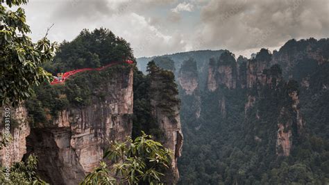 Yuanjiajie Scenic Area: Experience Breathtaking Views and Majestic Sandstone Pillars!