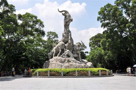 Yuexiu Park: A Serene Escape and Historical Treasure Trove!