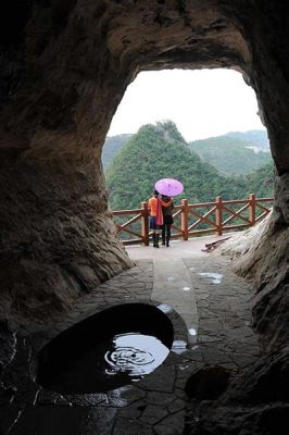 The Yunyang Cliff Tomb Scenic Area Offers Majestic Views and Ancient History!