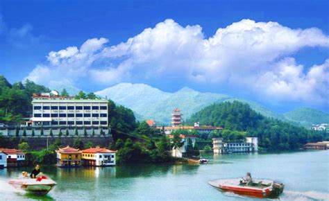  Zhuzhou Yunling Mountain Scenic Area: Embrace the Misty Majesty and Breathe Deep the Ancient Air!